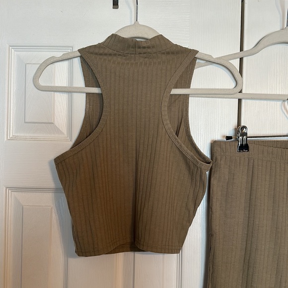 Forever 21 Matching lounge set in Olive green. Size M. - Picture 4 of 4